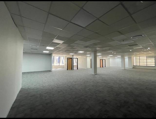 412M² OFFICE TO LET IN BRYANSTON